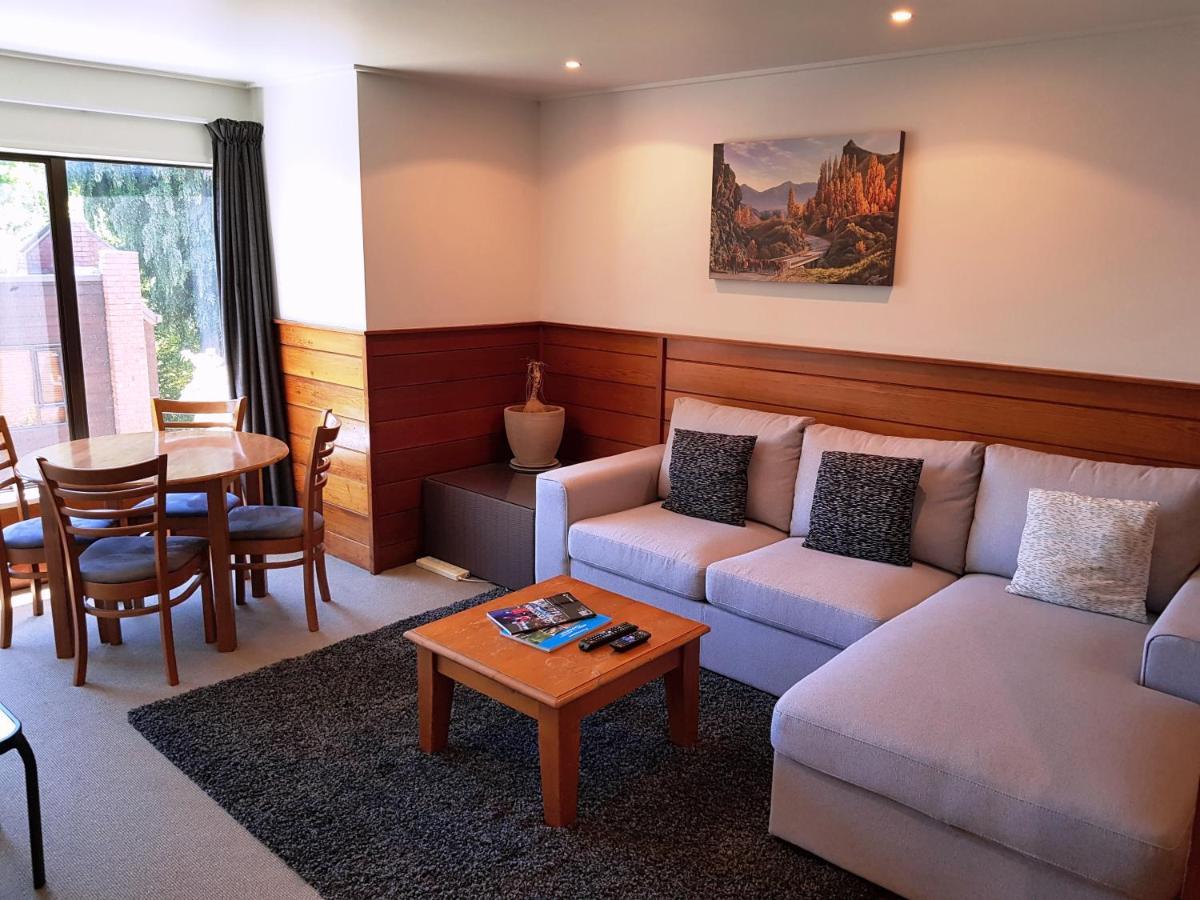St James Apartments Queenstown Exteriör bild