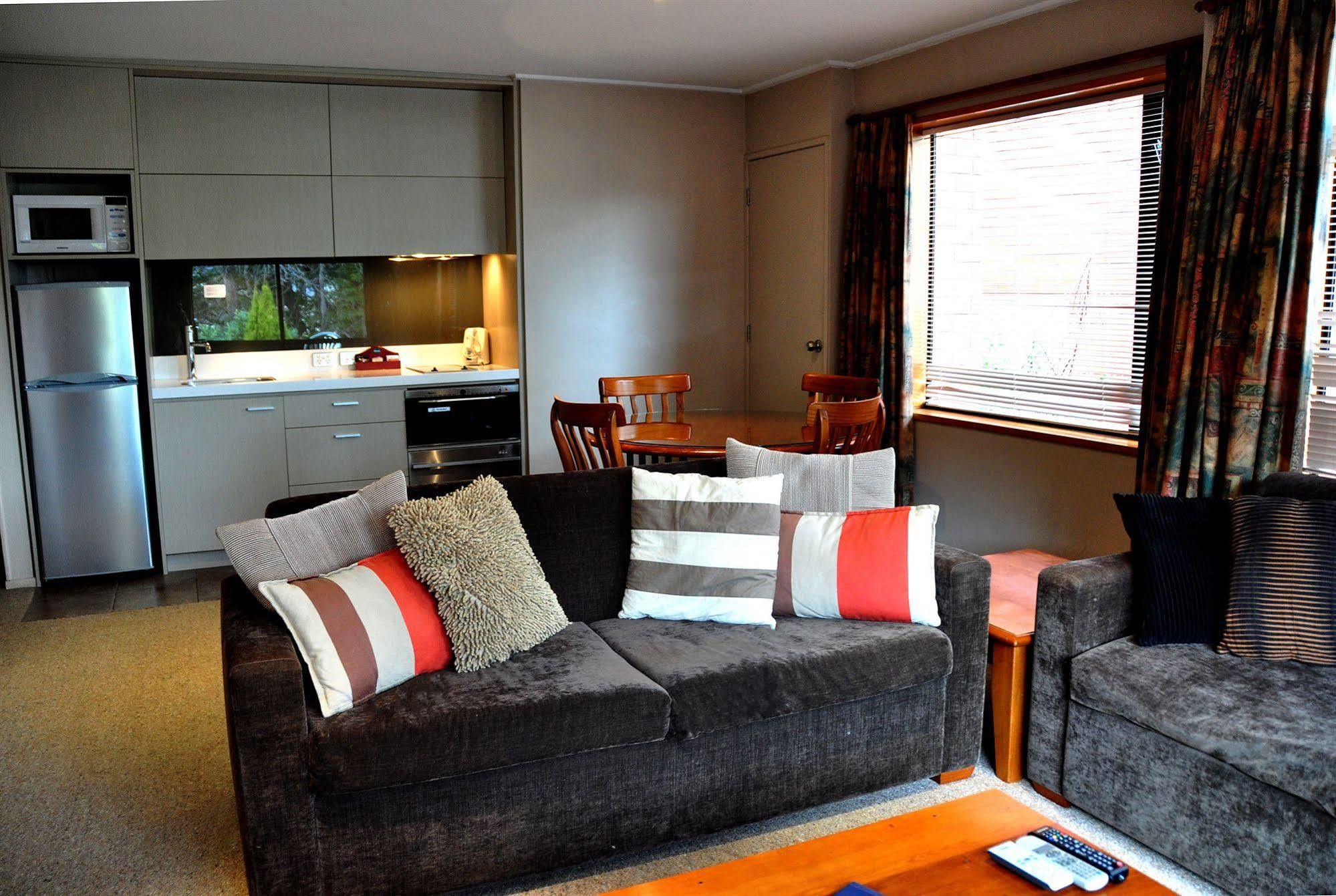 St James Apartments Queenstown Exteriör bild